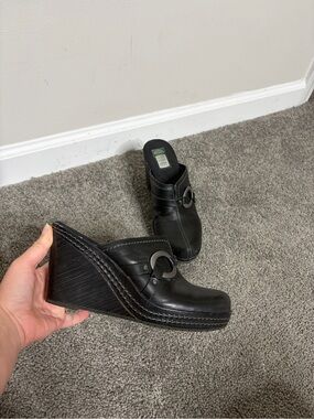 Black Leather Wedge DR scholl’s Clogs with Buckle Accent rocker punk, Y2K